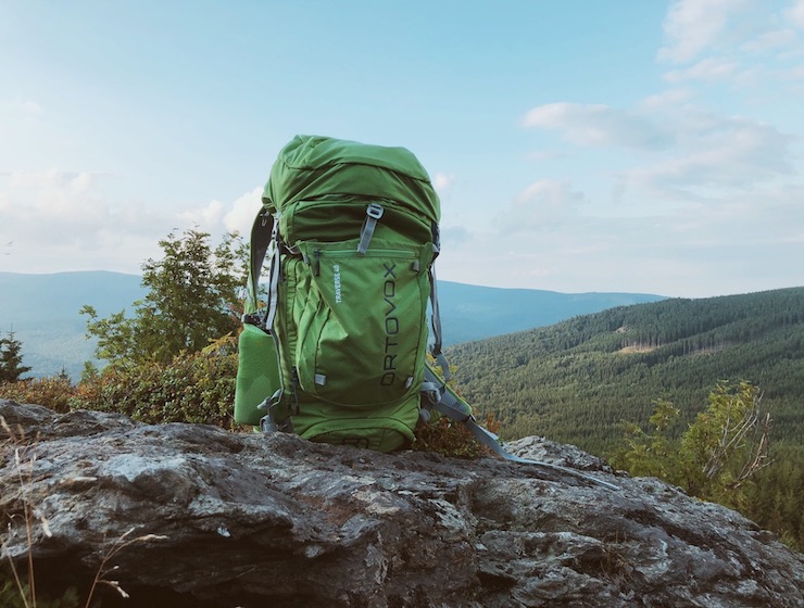 Základní piliře vybavení pro trek s přespáním - Díl první: Správný batoh